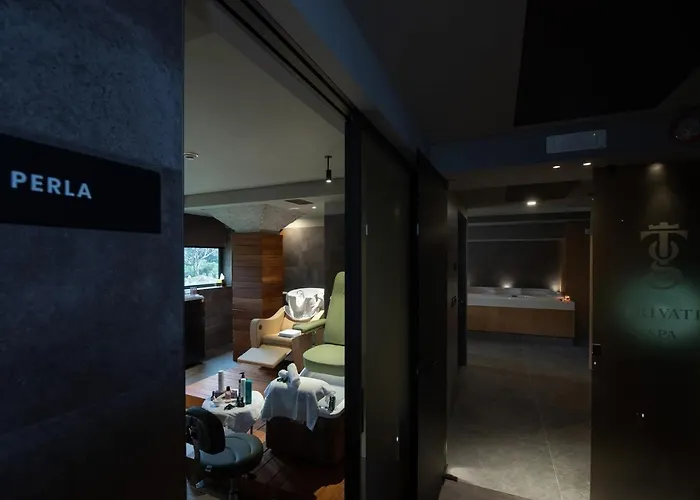 מלון Gold Tower Lifestyle 4*