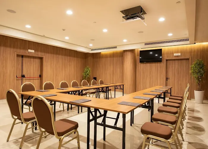 Gold Tower Lifestyle מלון 4*