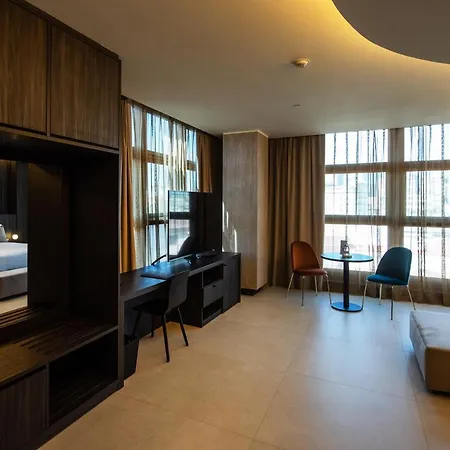 Gold Tower Lifestyle 4* Neapol