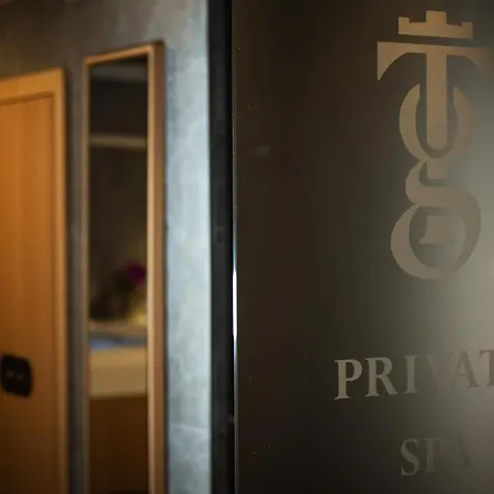 Gold Tower Lifestyle Hotel Naples