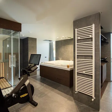 Gold Tower Lifestyle Naples