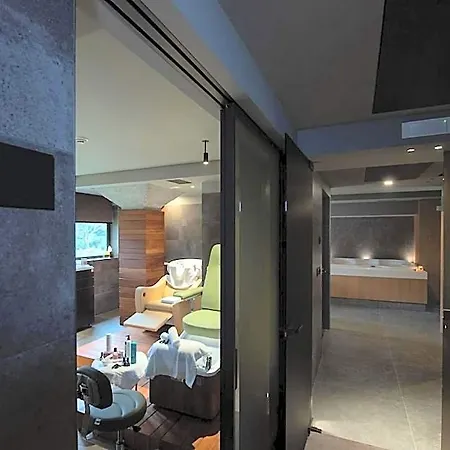 Отель Gold Tower Lifestyle Неаполь