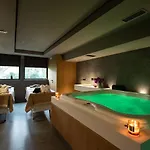 Gold Tower Lifestyle Отель Неаполь