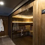 Отель Gold Tower Lifestyle Неаполь