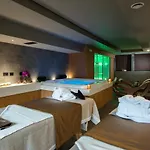 Отель Gold Tower Lifestyle Неаполь