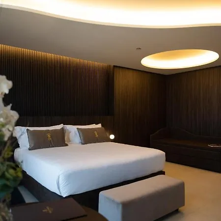 Отель Gold Tower Lifestyle Неаполь