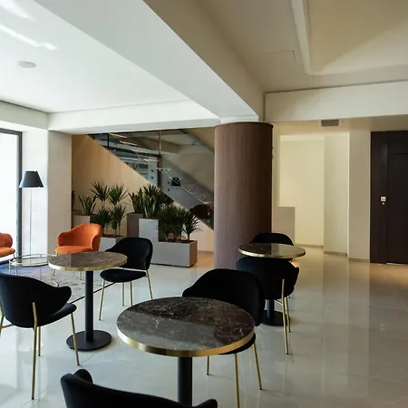Gold Tower Lifestyle מלון 4*