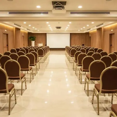 Gold Tower Lifestyle 4* נאפולי