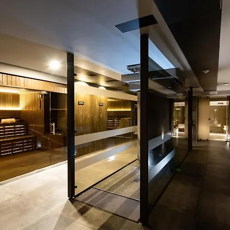 Gold Tower Lifestyle מלון 4*