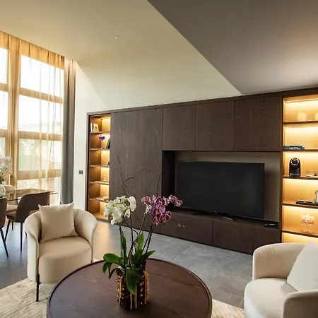 Gold Tower Lifestyle 4* נאפולי