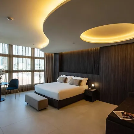 Gold Tower Lifestyle 4* נאפולי