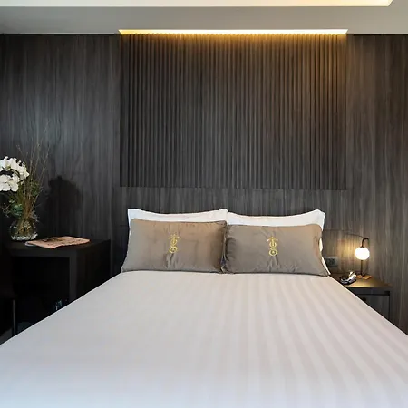 Gold Tower Lifestyle מלון 4*