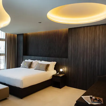 Gold Tower Lifestyle 4* נאפולי