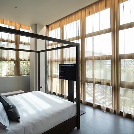 Gold Tower Lifestyle 4* נאפולי